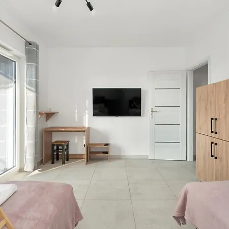 Przestronny W Poznaniu Z Trzema Sypialniami 2 Miejsca Postojowe By Renters Daire *