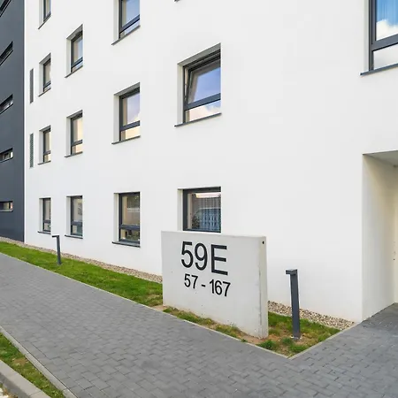 Przestronny W Poznaniu Z Trzema Sypialniami 2 Miejsca Postojowe By Renters Daire Poznan