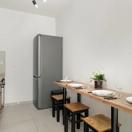 Przestronny W Poznaniu Z Trzema Sypialniami 2 Miejsca Postojowe By Renters Daire