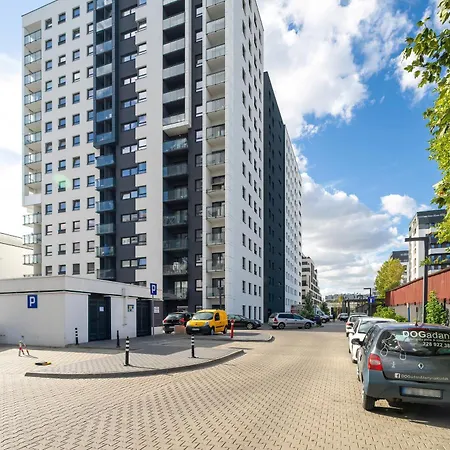 Przestronny W Poznaniu Z Trzema Sypialniami 2 Miejsca Postojowe By Renters