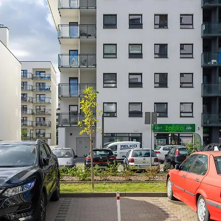 Przestronny W Poznaniu Z Trzema Sypialniami 2 Miejsca Postojowe By Renters Poznan