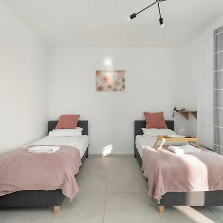 Przestronny W Poznaniu Z Trzema Sypialniami 2 Miejsca Postojowe By Renters