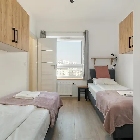 Apartment Przestronny W Poznaniu Z Trzema Sypialniami 2 Miejsca Postojowe By Renters