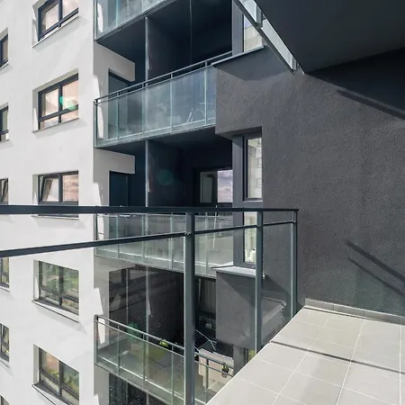 Przestronny W Poznaniu Z Trzema Sypialniami 2 Miejsca Postojowe By Renters