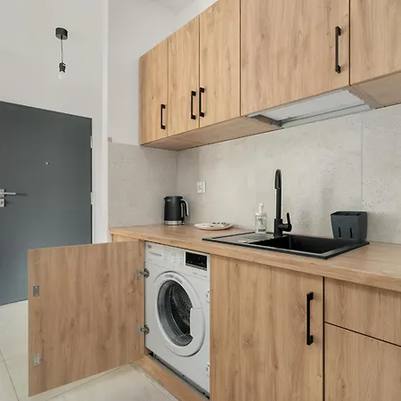 Przestronny W Poznaniu Z Trzema Sypialniami 2 Miejsca Postojowe By Renters * Poznan