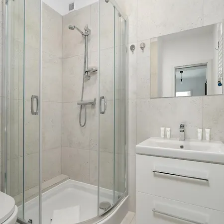 Przestronny W Poznaniu Z Trzema Sypialniami 2 Miejsca Postojowe By Renters Apartman Poznań